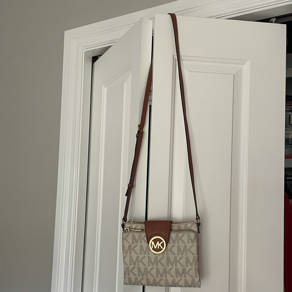 Michael Kors Crossbody purse